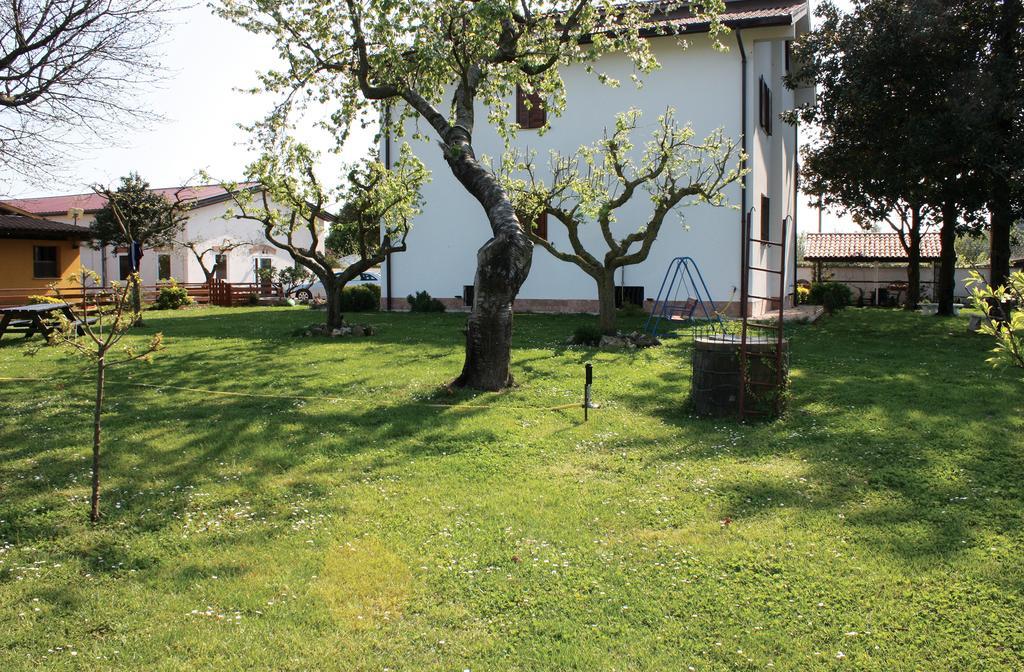 Oasi Di Francesca B&B Pontinia Bagian luar foto