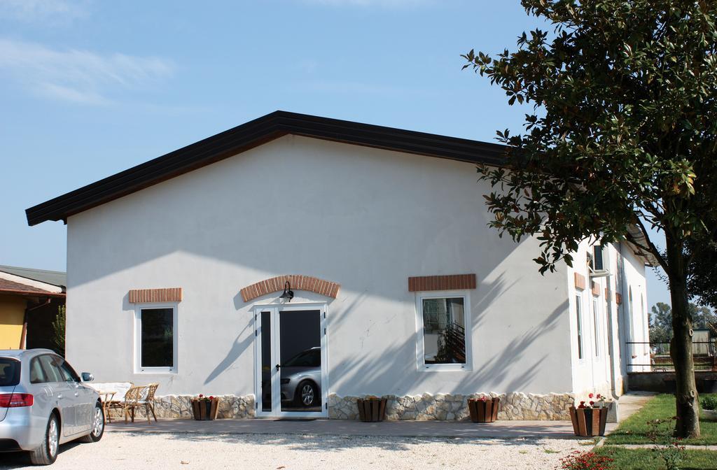 Oasi Di Francesca B&B Pontinia Bagian luar foto