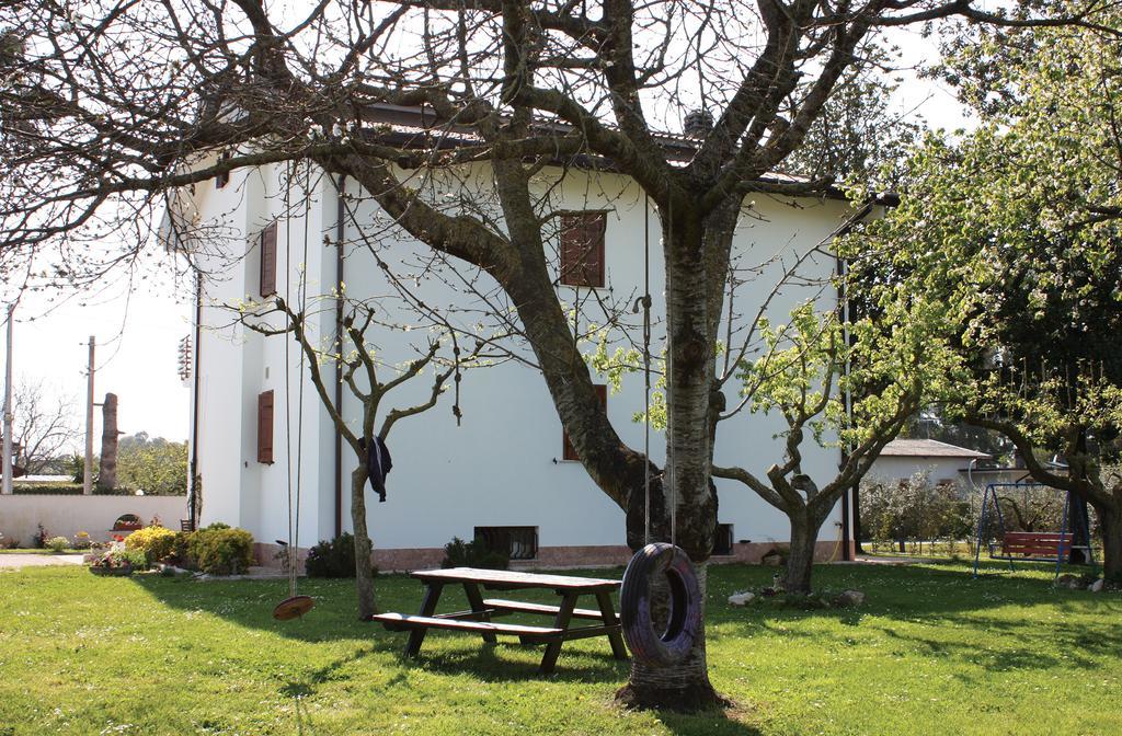 Oasi Di Francesca B&B Pontinia Bagian luar foto